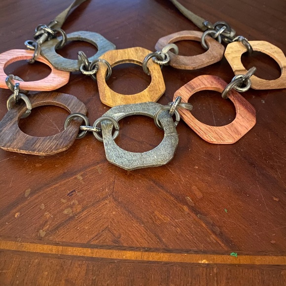 Wooden necklace - Picture 4 of 4